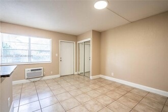 715 NE 6th St in Fort Lauderdale, FL - Foto de edificio - Building Photo