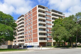2110 Keele Street in Toronto, ON - Building Photo - Building Photo