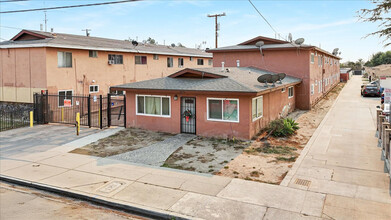 4426 Clara St in Cudahy, CA - Building Photo - Primary Photo