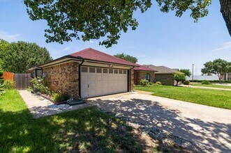 1809 Greenbend Dr in Arlington, TX - Building Photo - Building Photo