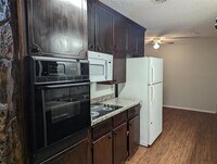 2111 Laura Ln photo'