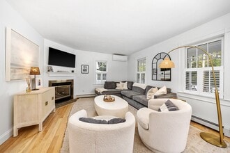 21 Hersey St in Hingham, MA - Building Photo - Building Photo