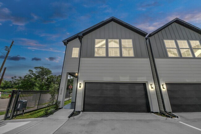 2432 Harrington St in Houston, TX - Building Photo - Building Photo