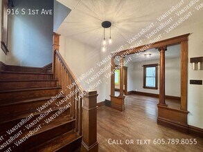 916 S 1st Ave in Sioux Falls, SD - Building Photo - Building Photo