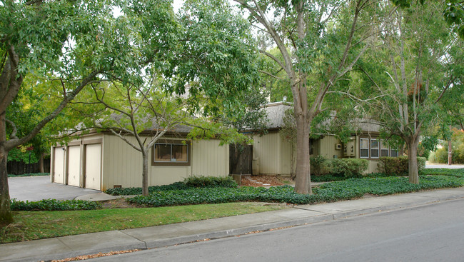 4001-4011 Bennett Valley Rd in Santa Rosa, CA - Building Photo - Building Photo