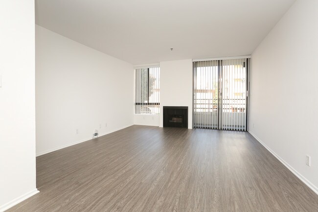 1820 Whitley in Hollywood, CA - Building Photo - Interior Photo
