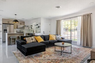 2405 Trafalgar Dr in Austin, TX - Building Photo - Building Photo