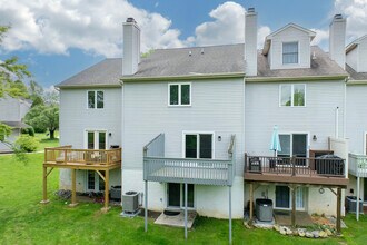 403 Pinebrooke Cir in Downingtown, PA - Building Photo - Building Photo
