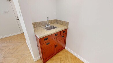 13055 Moorpark St in Los Angeles, CA - Building Photo - Building Photo