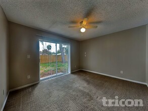 1009 Jamaica Way in Tarpon Springs, FL - Building Photo - Building Photo