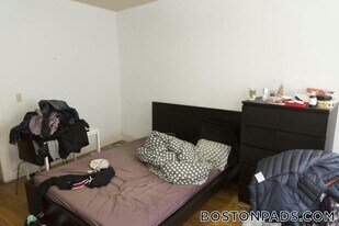 137 Park Dr, Unit 9 in Boston, MA - Building Photo