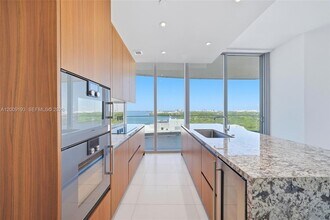 175 SE 25th Rd, Unit 1403 in Miami, FL - Building Photo - Building Photo