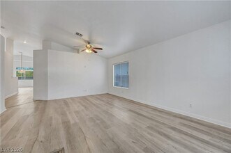 7213 Elite Ct in Las Vegas, NV - Foto de edificio - Building Photo