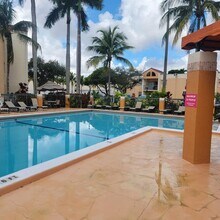 6272 NW 186th St in Hialeah, FL - Building Photo - Building Photo