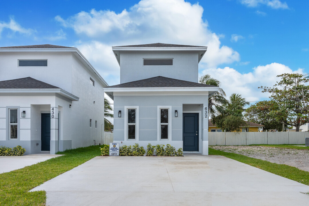 432 NW 13th Ave in Boynton Beach, FL - Building Photo