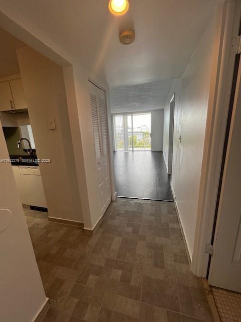 498 NW 165th St in Miami, FL - Building Photo - Building Photo