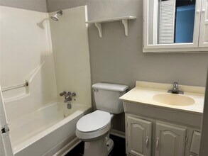2308-10th 1/2 Avenue in Texas City, TX - Foto de edificio - Building Photo
