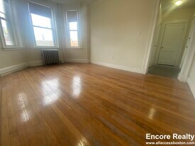 1175 Boylston St, Unit 24 in Boston, MA - Building Photo