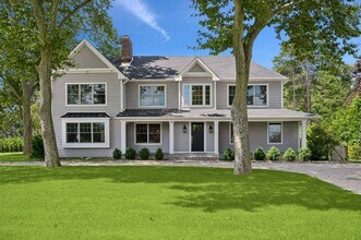 24 Indian Run in East Quogue, NY - Building Photo - Building Photo