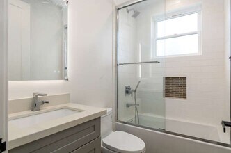6402 Kenwater Pl in Los Angeles, CA - Building Photo - Building Photo