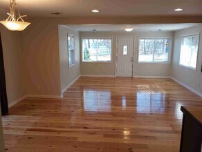 7001 230th Ave NE in Stacy, MN - Foto de edificio - Building Photo