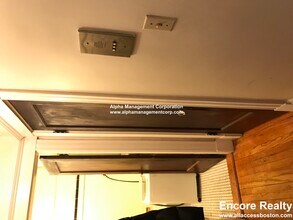 349 Pleasant St in Malden, MA - Foto de edificio - Building Photo