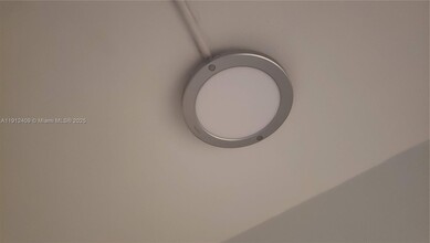 2980 NW 43 Terrace in Lauderdale Lakes, FL - Foto de edificio - Building Photo