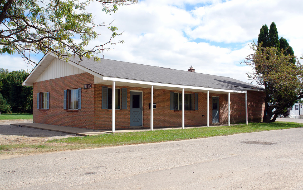 Country Village Mobile Home Park in Grand Ledge, MI - Building Photo