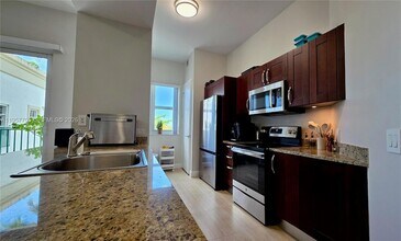 20000 E Country Club Dr, Unit 402 in Aventura, FL - Foto de edificio - Building Photo