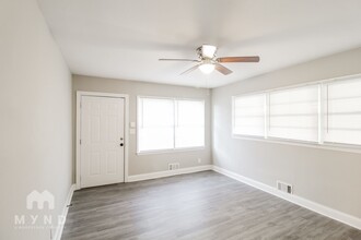3385 M.L.K. Jr Dr SW in Atlanta, GA - Building Photo - Building Photo