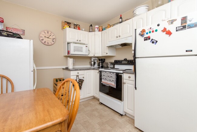 8596 Ashwell Rd in Chilliwack, BC - Building Photo - Building Photo