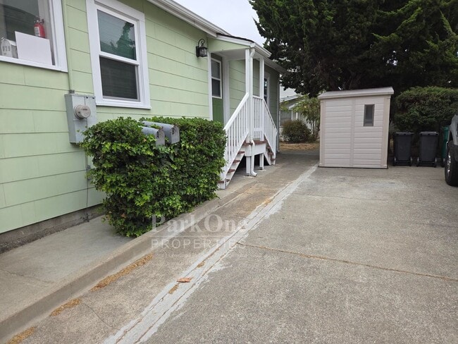 979 Stannage Ave in Albany, CA - Building Photo - Building Photo
