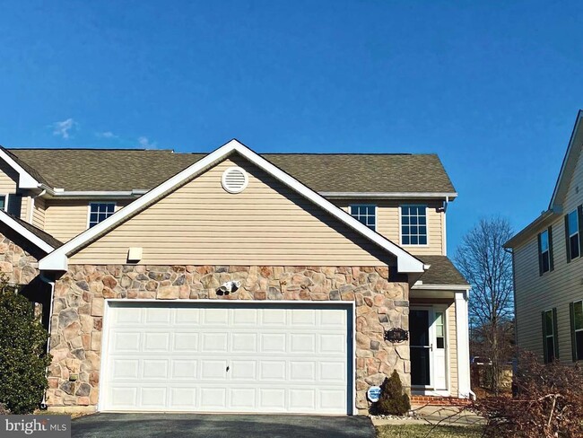 property at 216 Hoyer Ct