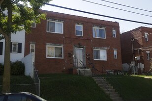 5033 Hanna Pl SE in Washington, DC - Building Photo