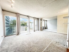 710 Lunalilo St in Honolulu, HI - Foto de edificio - Building Photo