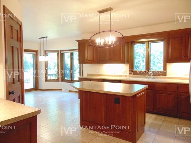 1482 Parkway Dr in Green Bay, WI - Building Photo - Building Photo