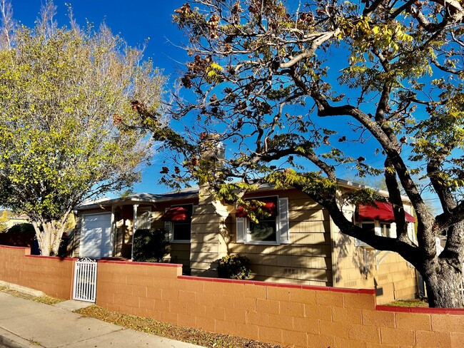 4196 Manzanita Dr in San Diego, CA - Building Photo - Building Photo