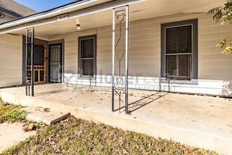 311 Cottonwood Ave in San Antonio, TX - Building Photo - Building Photo