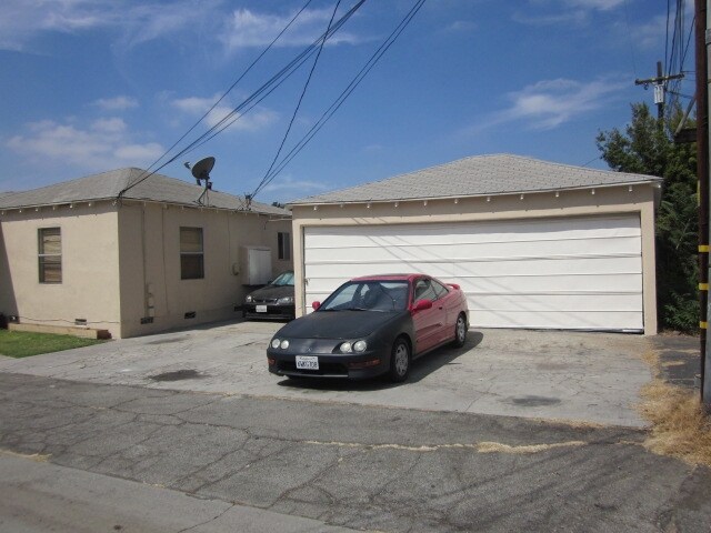 Broadway Triplex in San Gabriel, CA - Foto de edificio - Building Photo