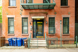 77 Underhill Ave in Brooklyn, NY - Foto de edificio - Building Photo