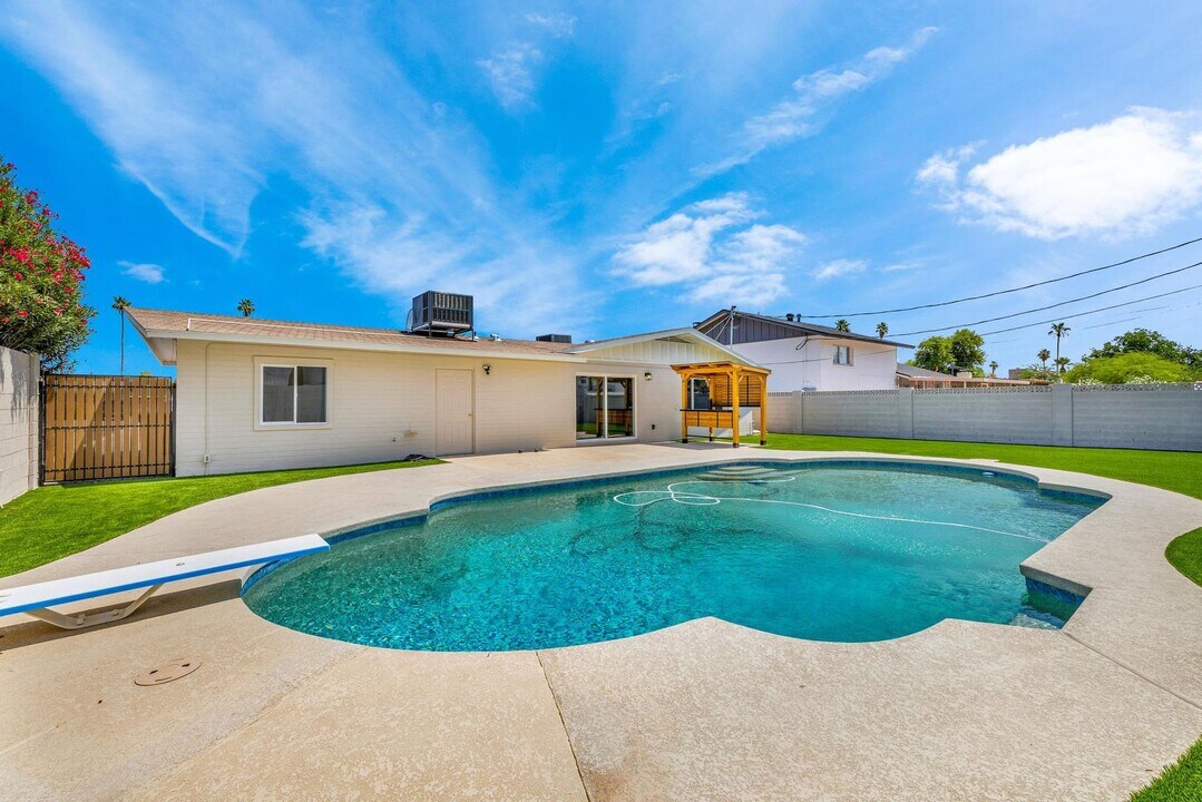 227 E Ellis Dr in Tempe, AZ - Building Photo