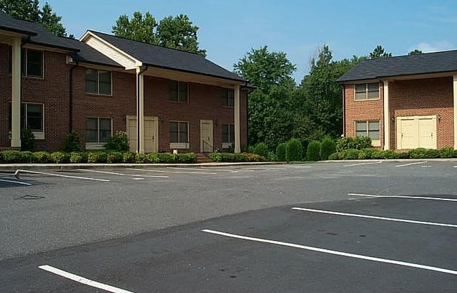 Woodmont in Lincolnton, NC - Building Photo - Building Photo