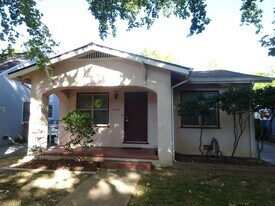 2600 18th St in Sacramento, CA - Building Photo
