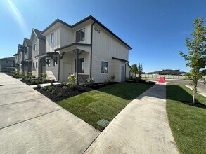 4095 S Lone Pne Wy in Meridian, ID - Building Photo - Building Photo