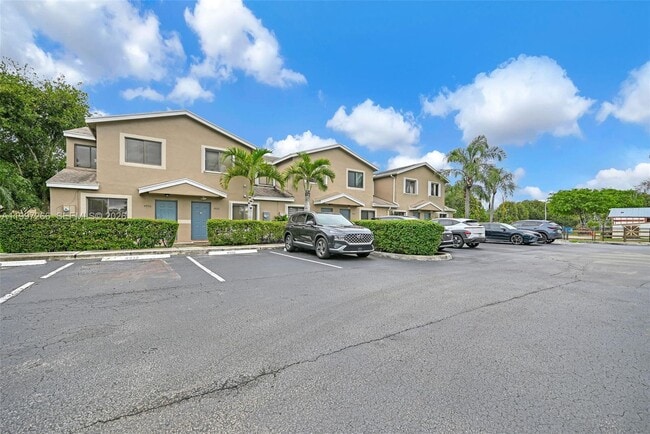 4930 S University Dr in Davie, FL - Building Photo - Building Photo