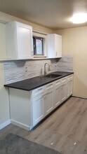 3022 NE 137th St, Unit 8 in Seattle, WA - Building Photo - Building Photo