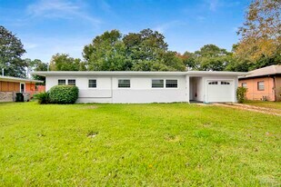 51 Adkinson Dr in Pensacola, FL - Building Photo