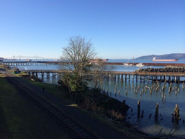 3930 Abbey Ln in Astoria, OR - Foto de edificio - Building Photo