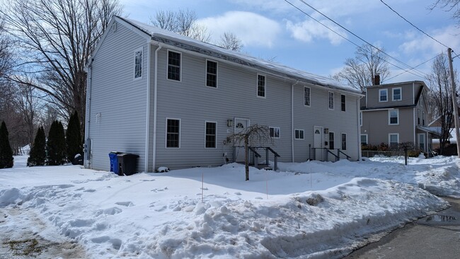 19 Dartmouth St in Exeter, NH - Building Photo - Building Photo