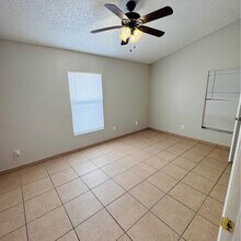 9355 Dearmont Ave in Orlando, FL - Foto de edificio - Building Photo